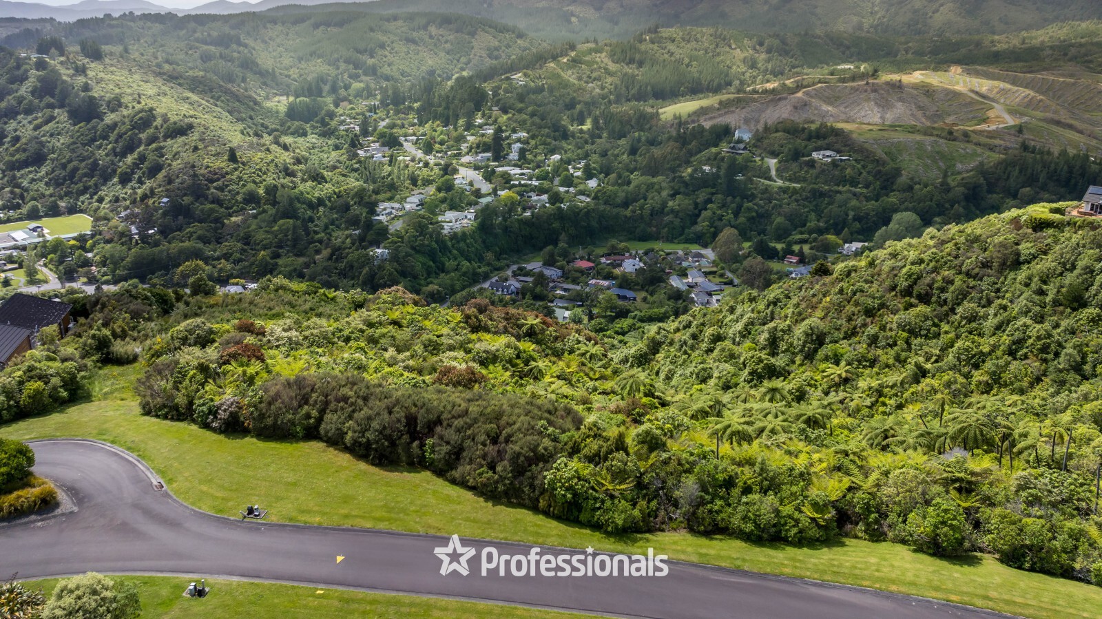 Photo 2 of 84 Mt Marua Way, Timberlea, Upper Hutt