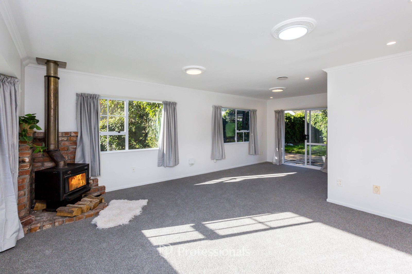 Photo 7 of 76 Gemstone Drive, Birchville, Upper Hutt