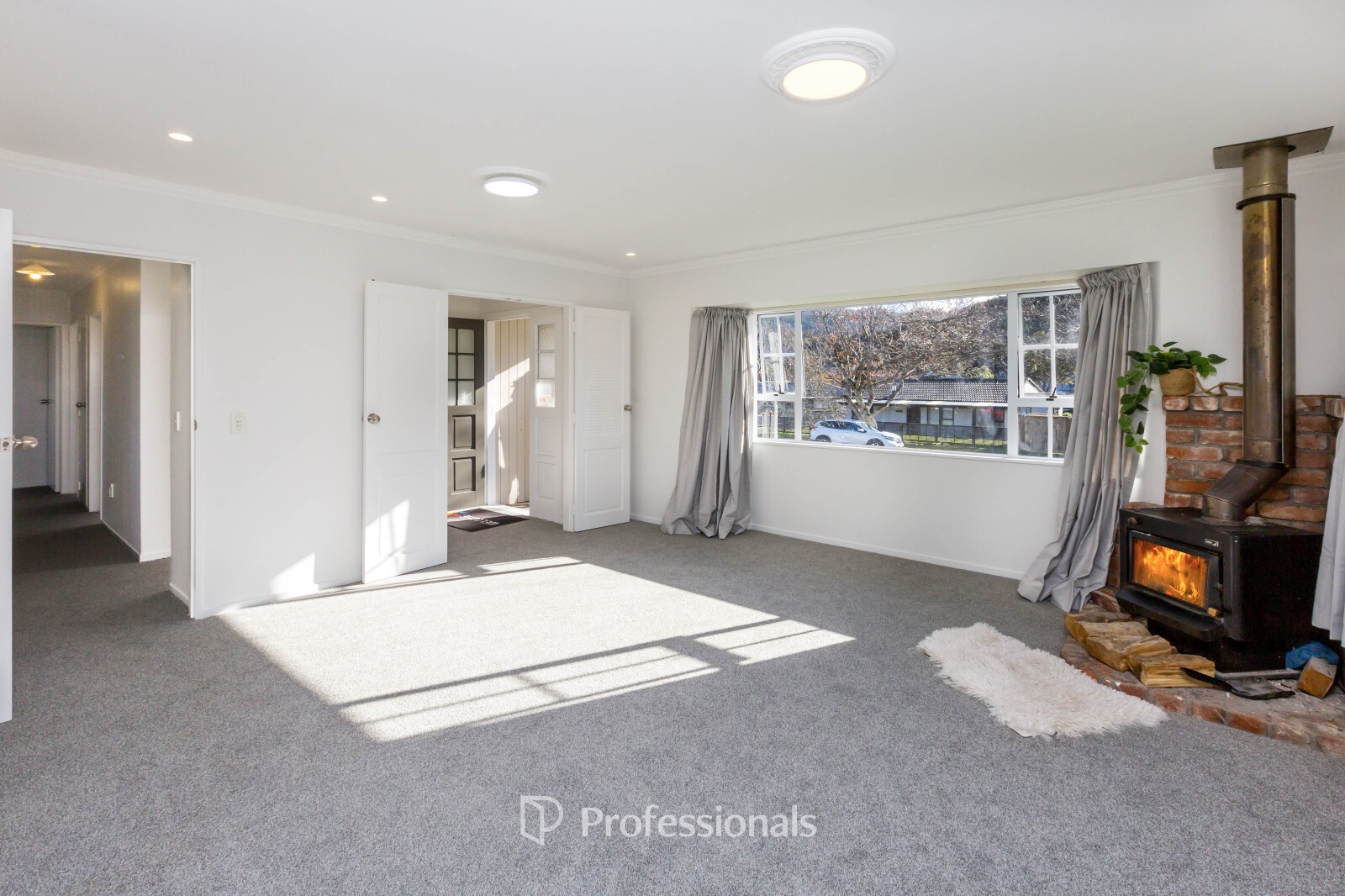 Photo 4 of 76 Gemstone Drive, Birchville, Upper Hutt