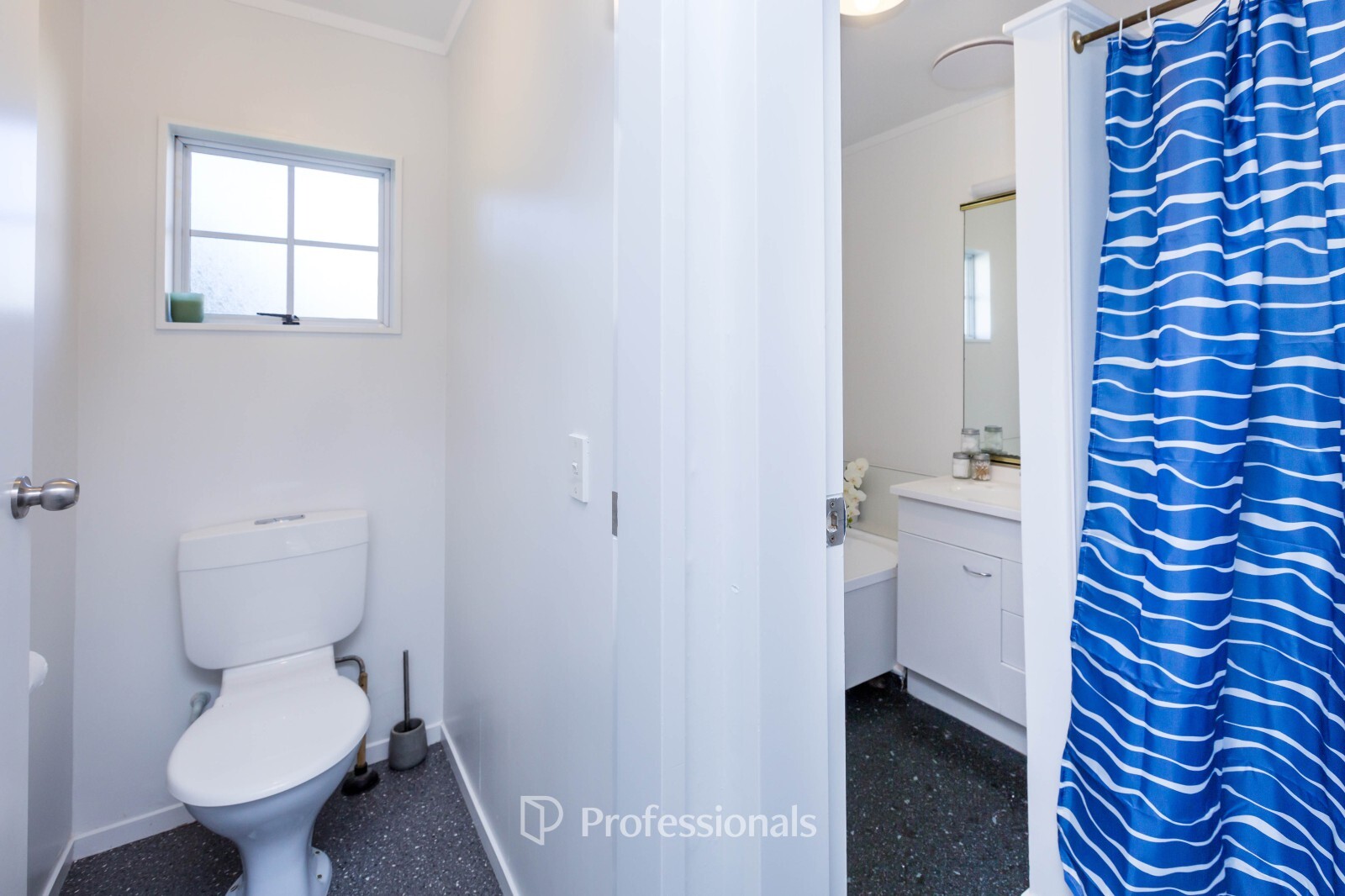 Photo 10 of 76 Gemstone Drive, Birchville, Upper Hutt