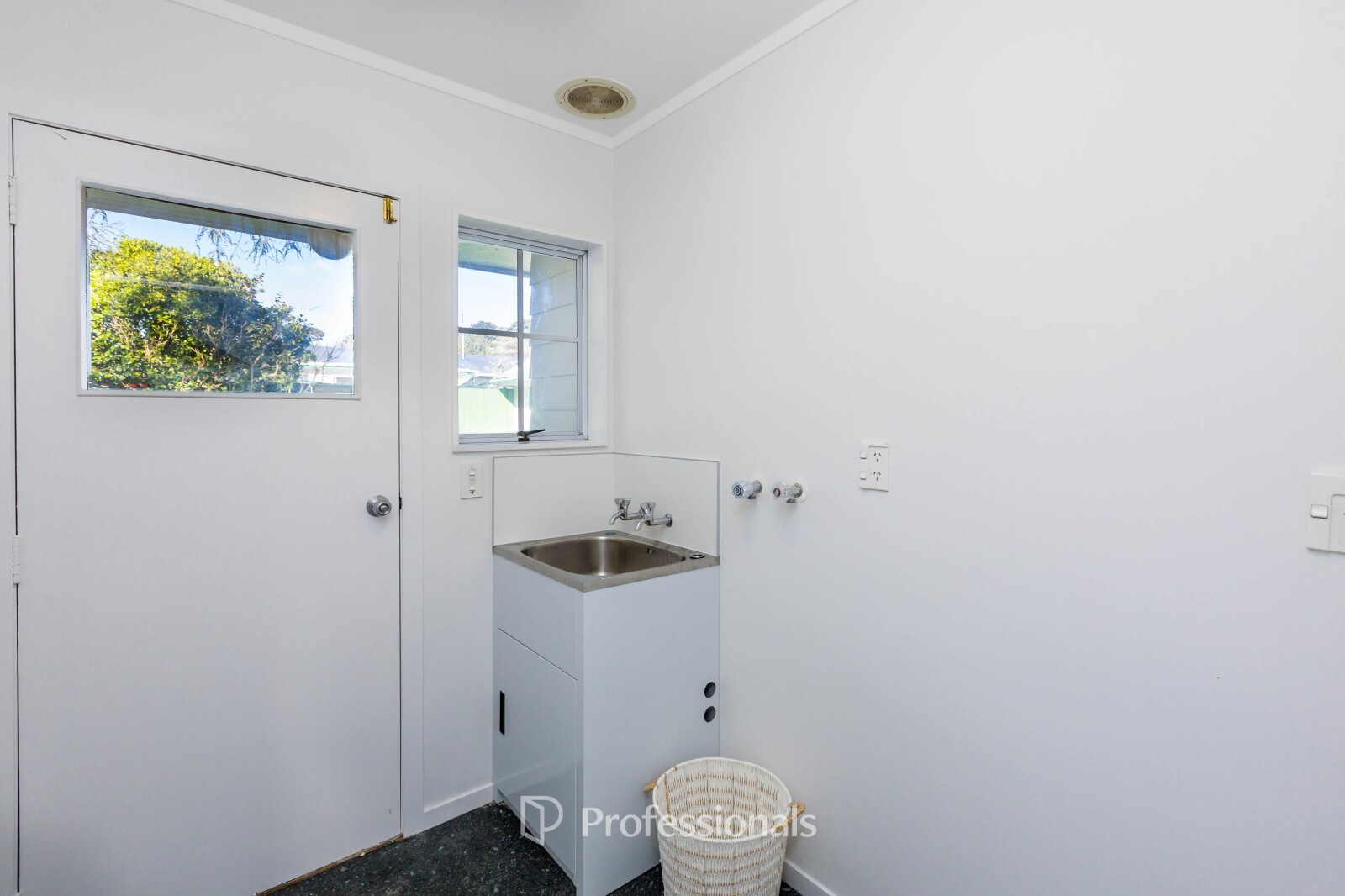 Photo 14 of 76 Gemstone Drive, Birchville, Upper Hutt