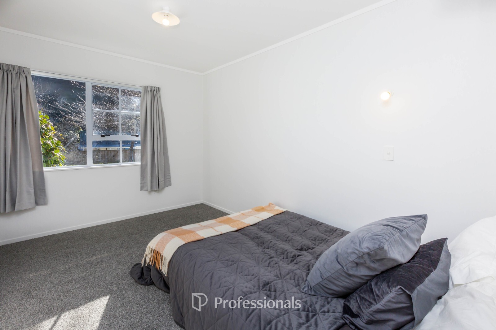 Photo 12 of 76 Gemstone Drive, Birchville, Upper Hutt