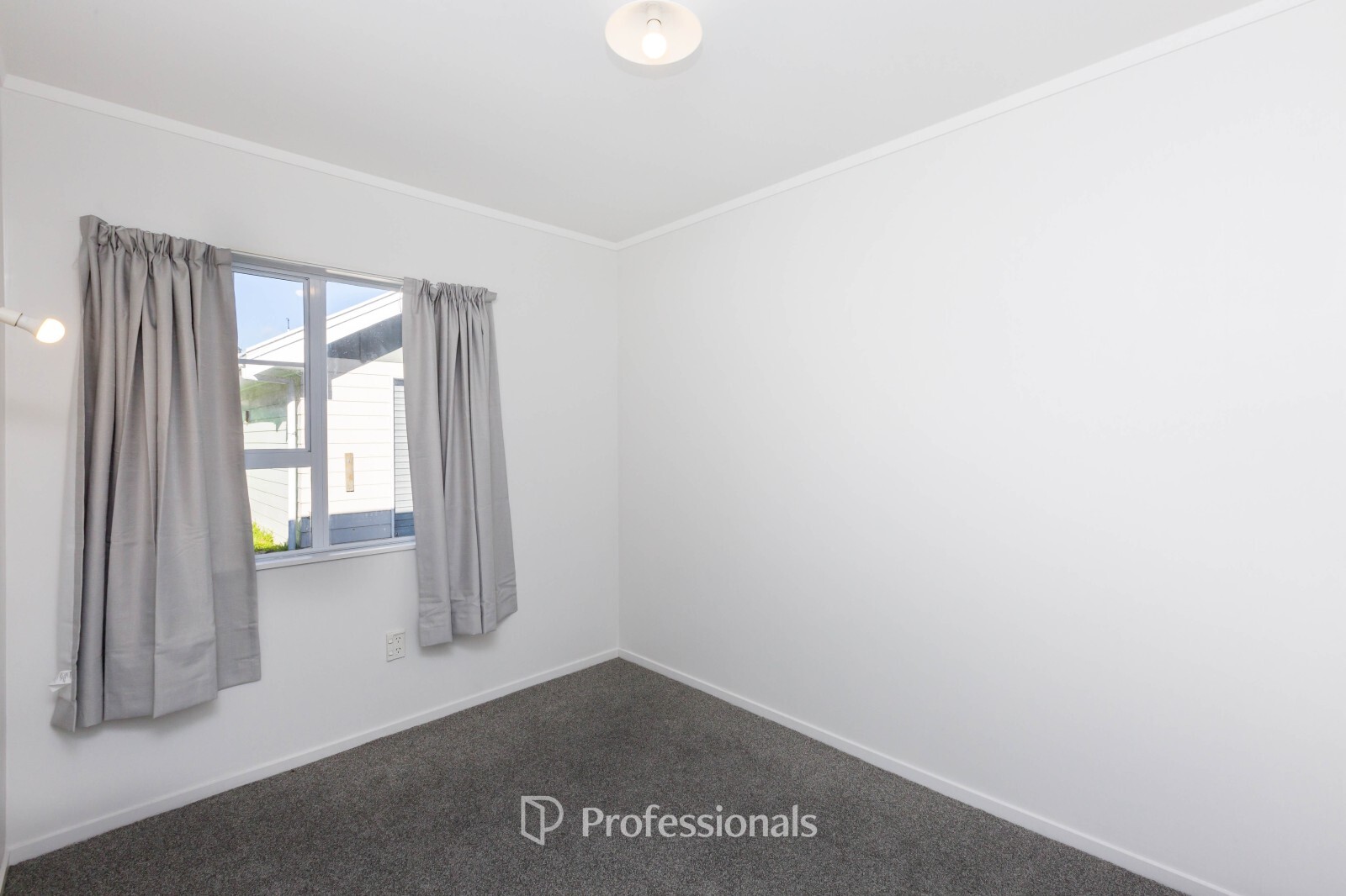 Photo 13 of 76 Gemstone Drive, Birchville, Upper Hutt