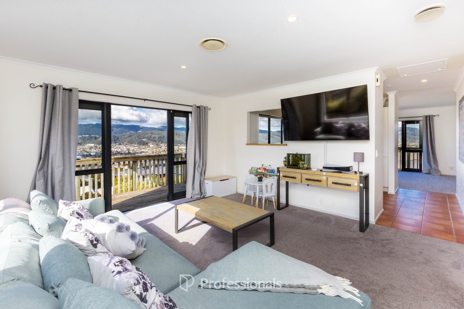 Photo 6 of 28 Kirton Drive, Riverstone Terraces, Upper Hutt