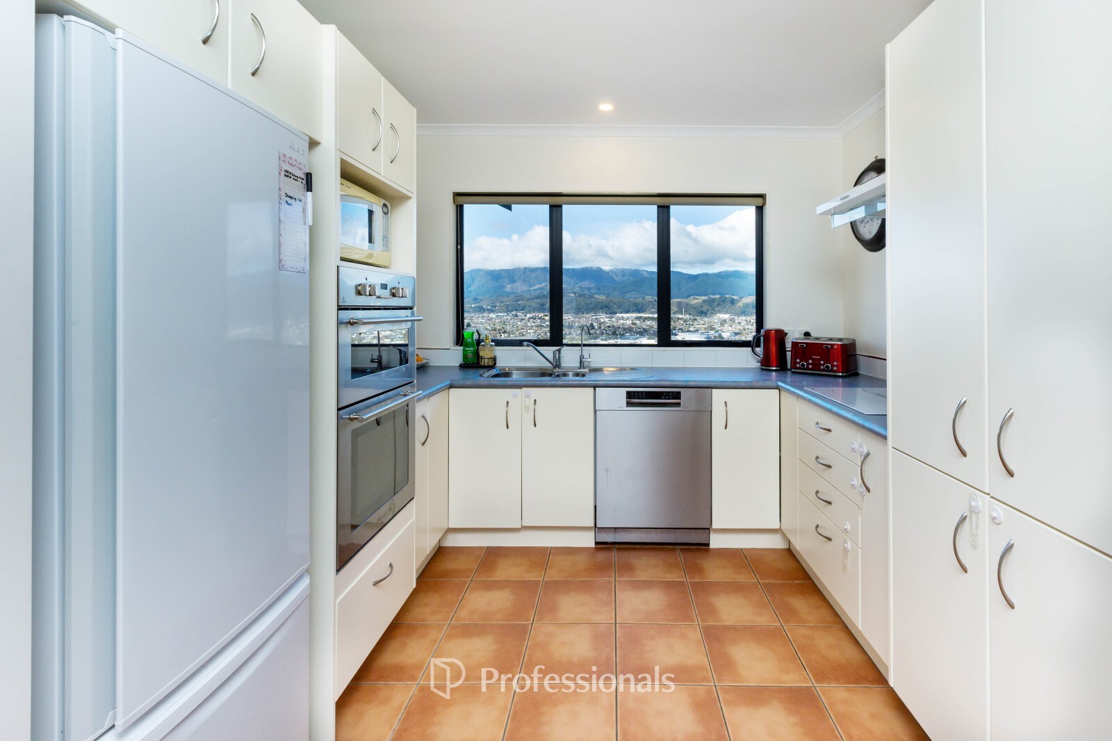 Photo 8 of 28 Kirton Drive, Riverstone Terraces, Upper Hutt