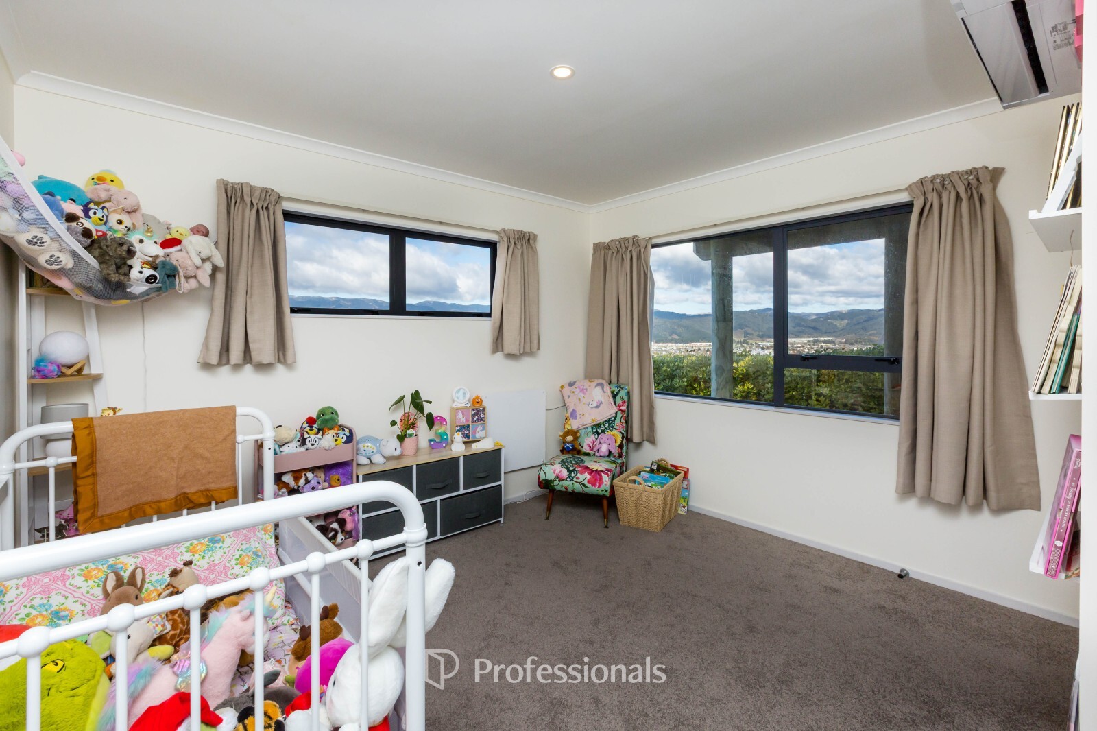 Photo 16 of 28 Kirton Drive, Riverstone Terraces, Upper Hutt
