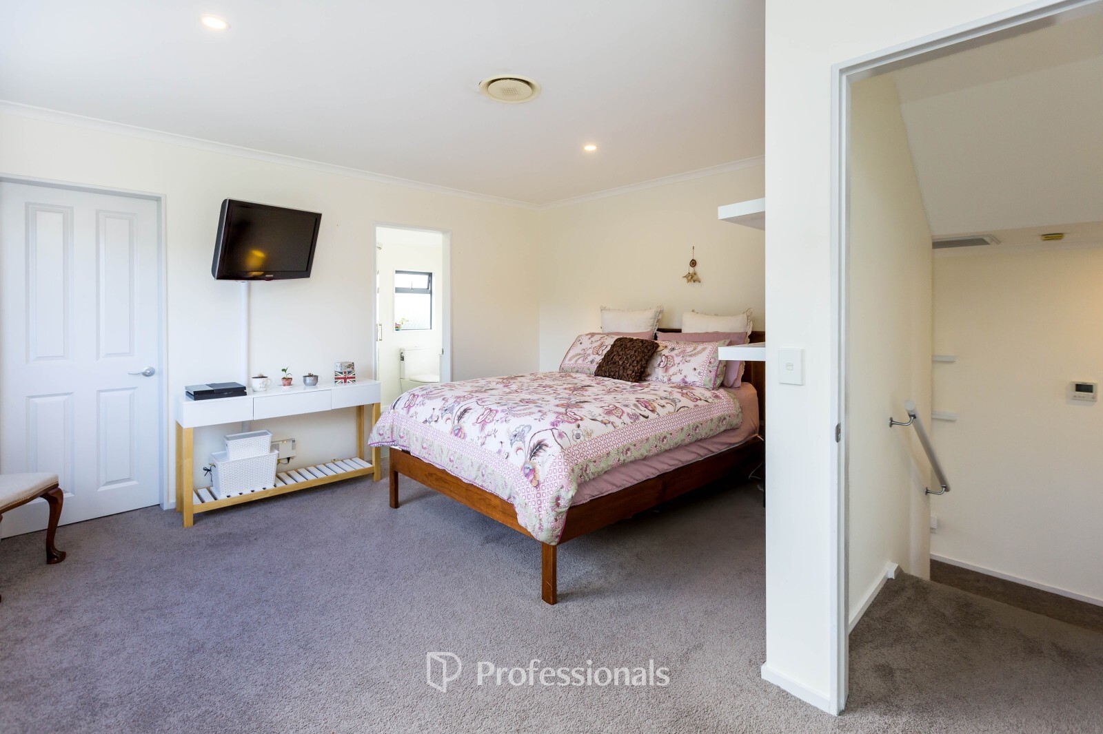 Photo 12 of 28 Kirton Drive, Riverstone Terraces, Upper Hutt