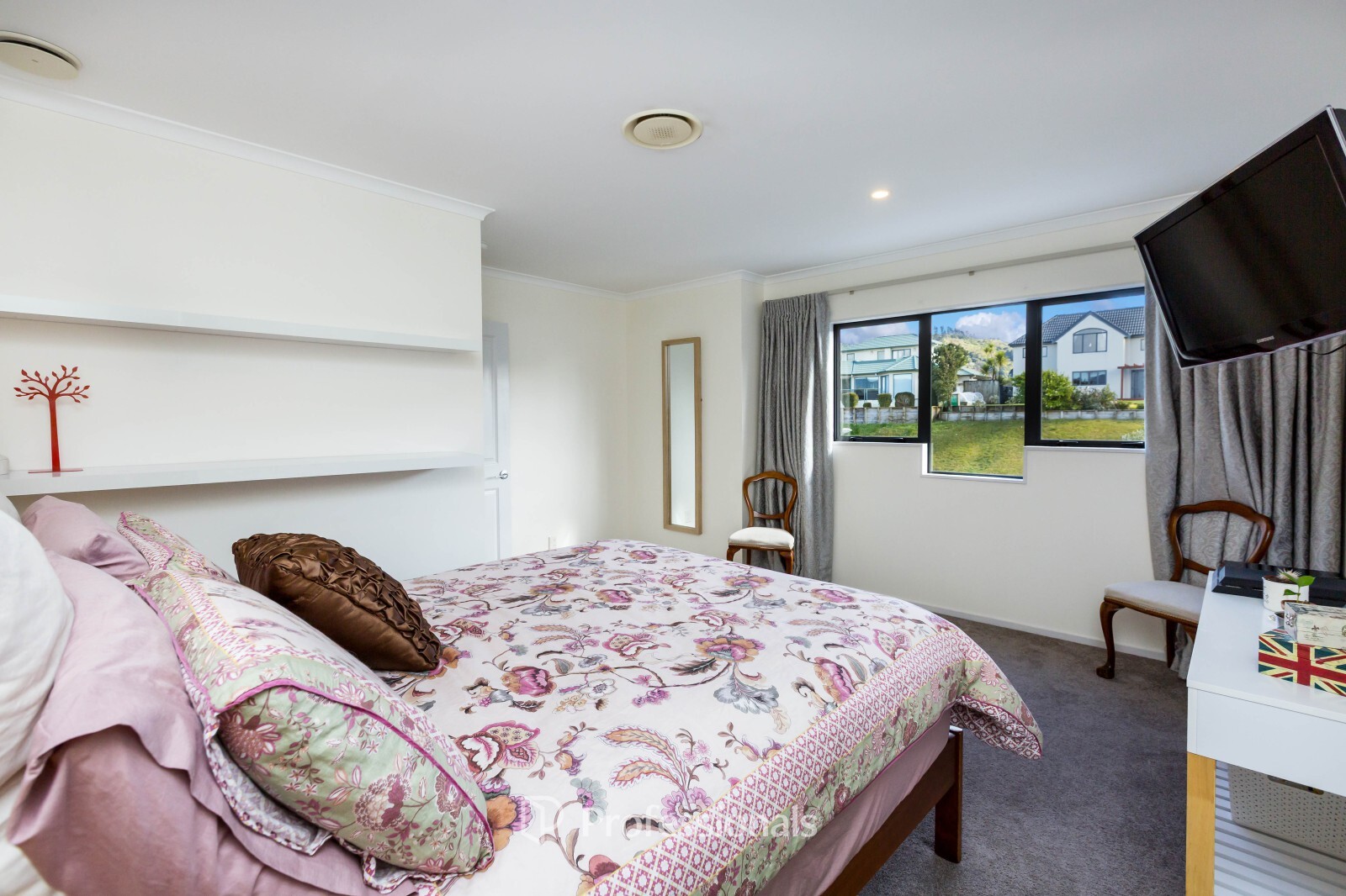 Photo 13 of 28 Kirton Drive, Riverstone Terraces, Upper Hutt